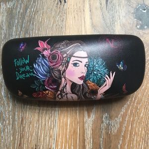 Nicole Lee Boho Style Black Sunglasses Case